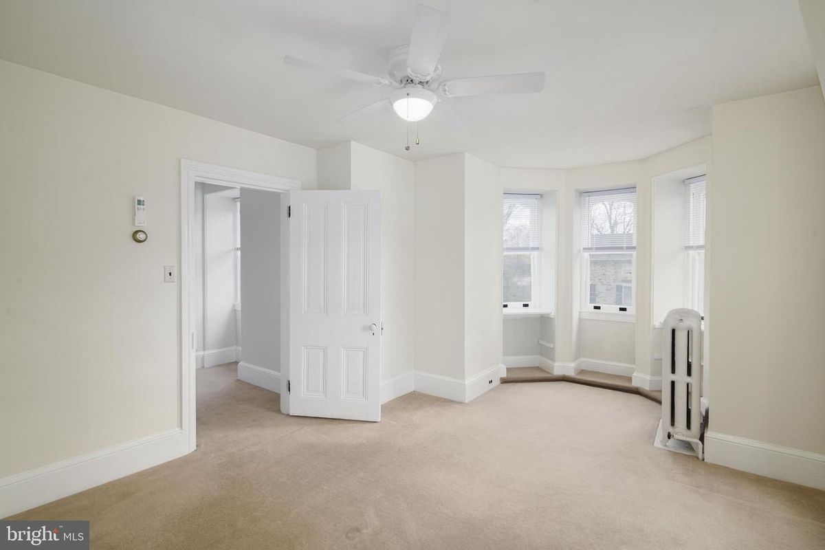 241 W Maple Ave, 3 Floor, Langhorne, PA 19047