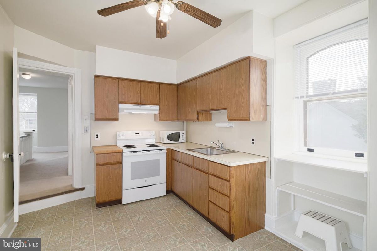 241 W Maple Ave, 3 Floor, Langhorne, PA 19047