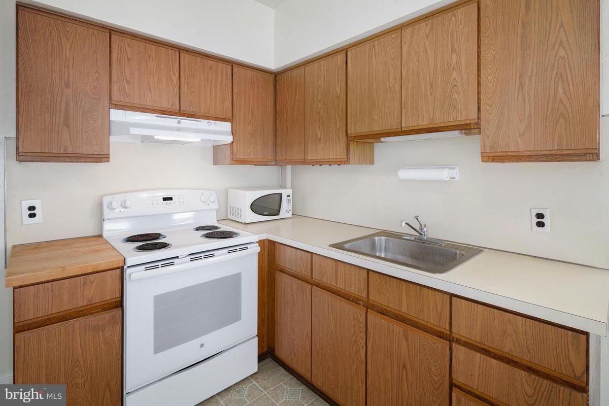 241 W Maple Ave, 3 Floor, Langhorne, PA 19047