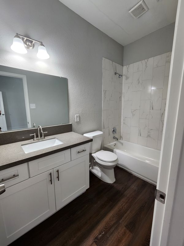 506 9th St, Hempstead, TX 77445