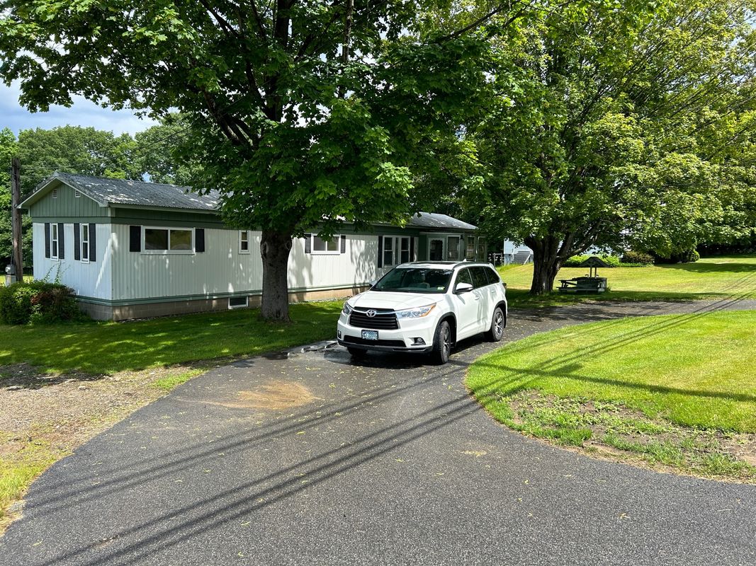 32 Amesbury Road, Kensington, NH 03833